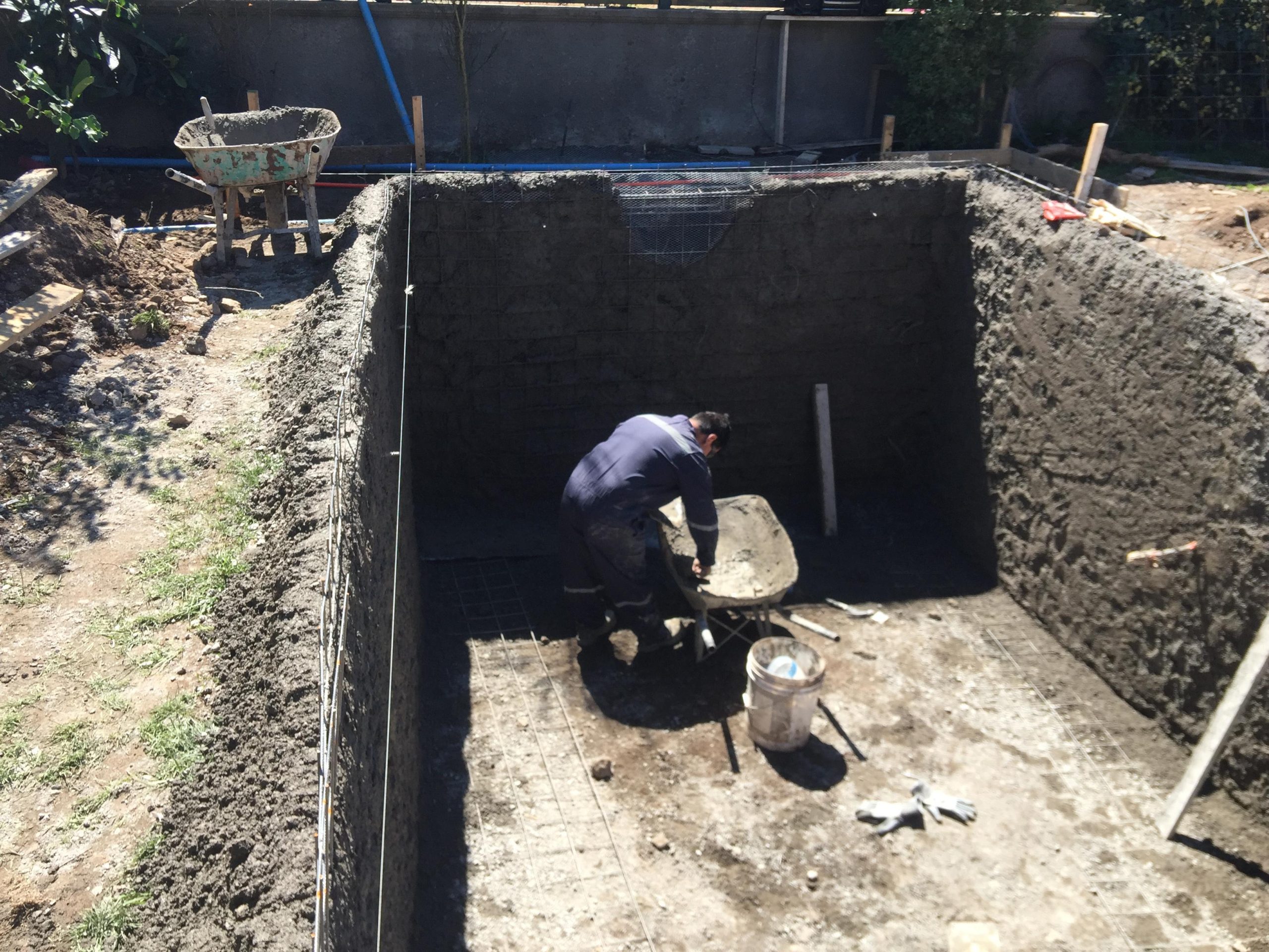Antes de piscina en obra gruesa